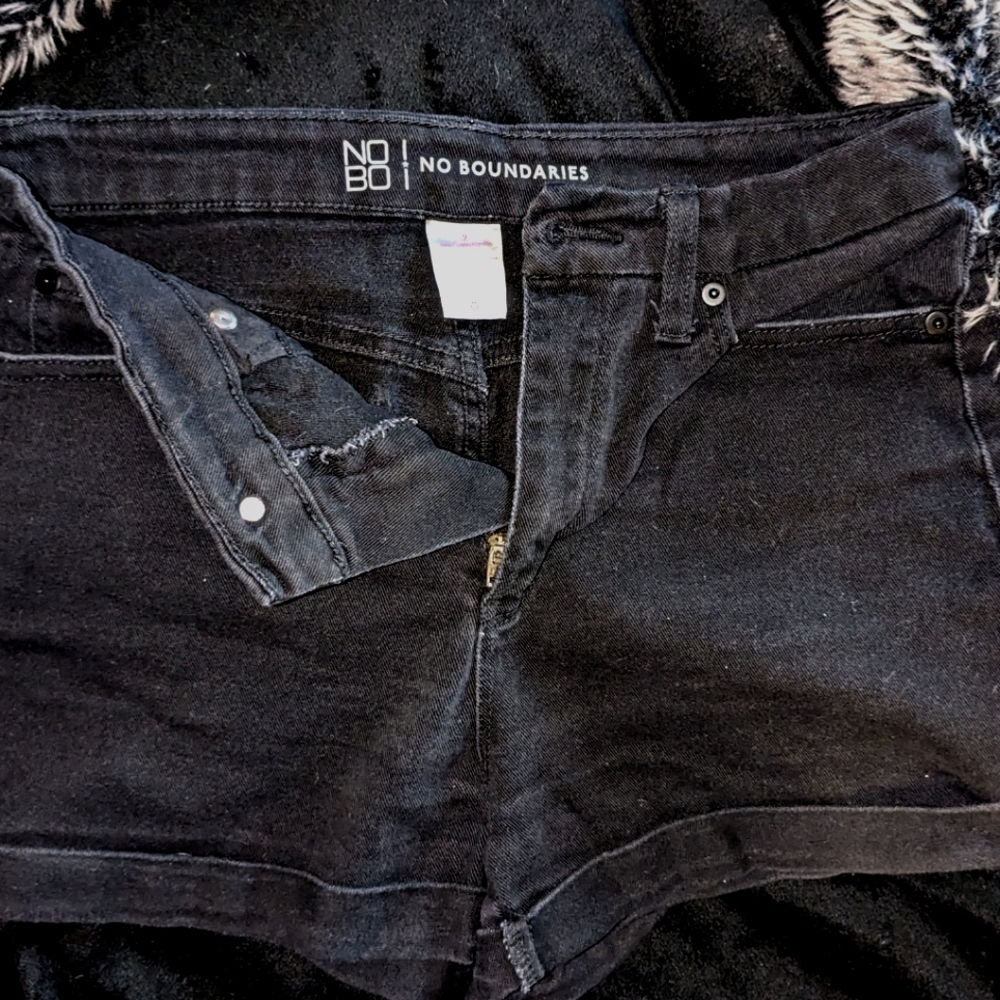 BLK Jean Shorts//SZ 9//Generic Brand//Gently used